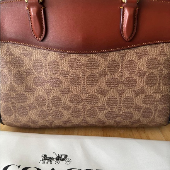 BRAND NEW UPCRAFTED BROOKE CARRYALL 28 IN SIGNATURE CANVAS
 - Picture 3 of 16